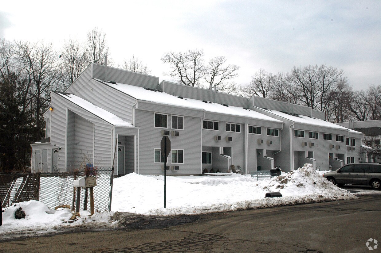 Building Photo - 707 Wilson Ave