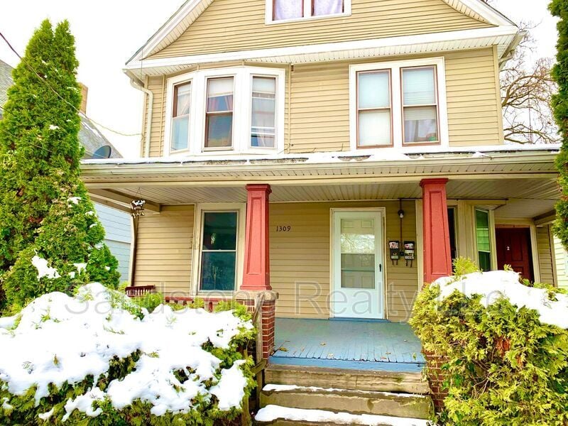 1309 Middle Ave Unit Down, Elyria, OH 44035 Condo for Rent in Elyria, OH