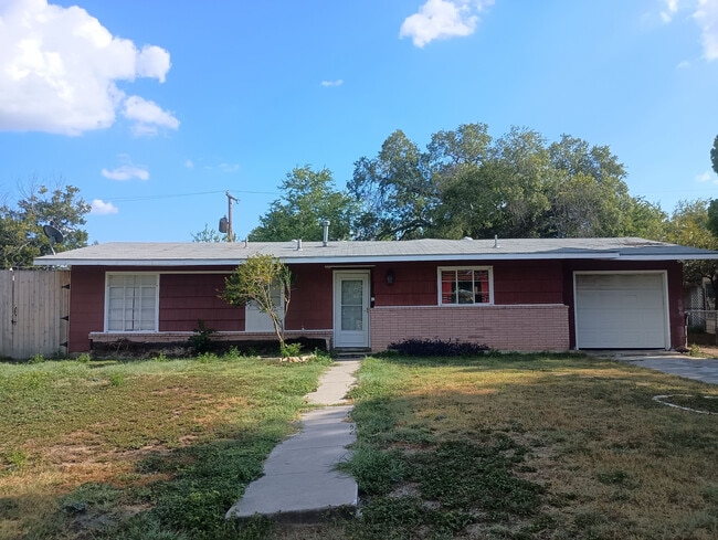 Building Photo - Room in House on Brettonwood Dr