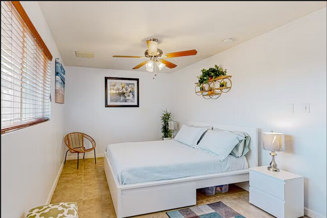 Foto del edificio - 2412 N 36th Pl