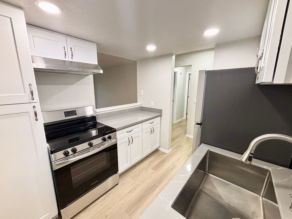 Foto principal - Newly remodeled 1 bed 1 bath at Habitat co...