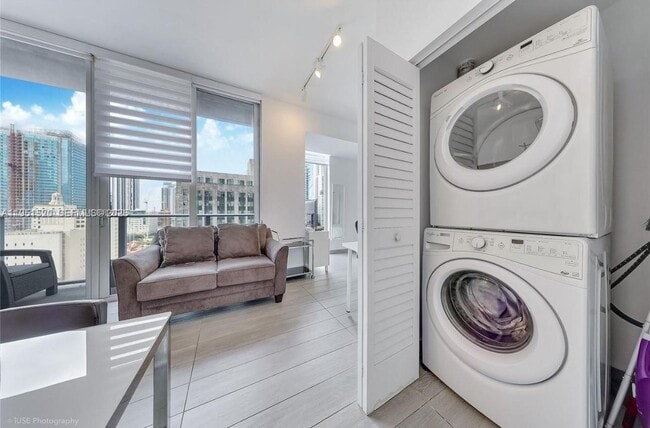 Foto del edificio - 151 SE 1st St