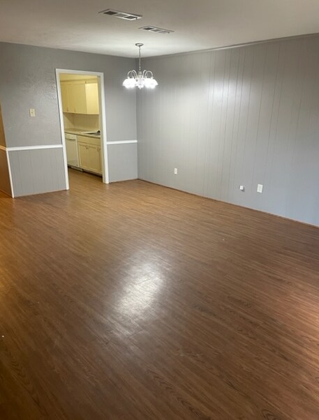 Building Photo - 1804 Camelot Cv