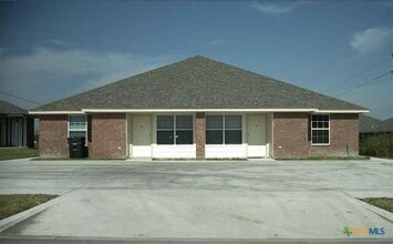 Building Photo - 3701 Littleleaf Dr