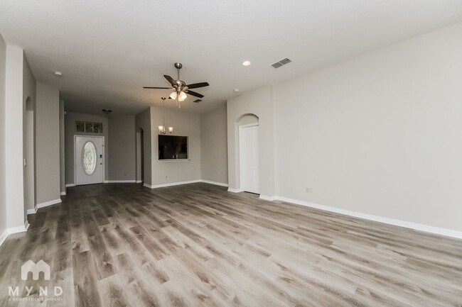 Building Photo - 6041 Spring Creek Ct