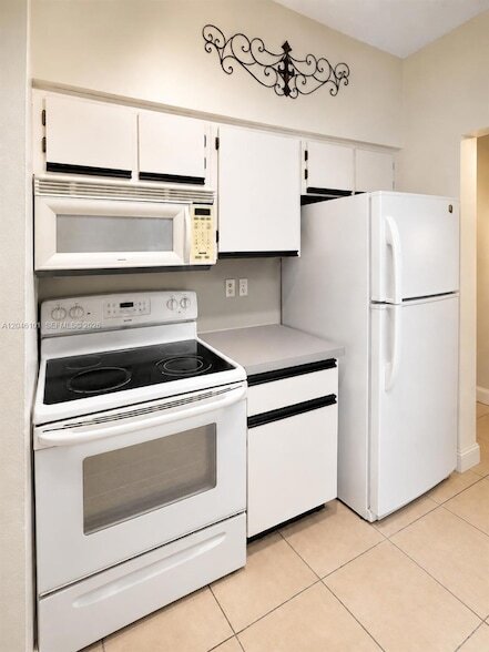 Foto del edificio - 18338 NW 68th Ave
