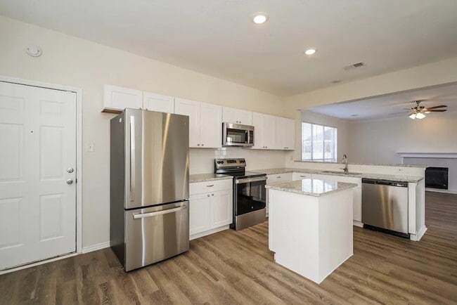 Foto del edificio - 837 Longleaf Dr