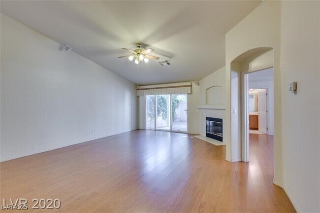 Foto del edificio - 10308 Juniper Creek Ln