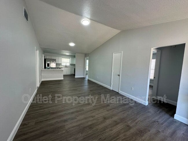 Building Photo - 7526 University Garden Dr