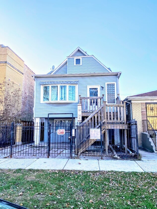 Primary Photo - 4610 N Harding Ave