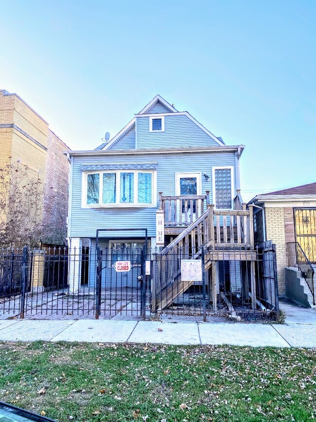 Building Photo - 4610 N Harding Ave