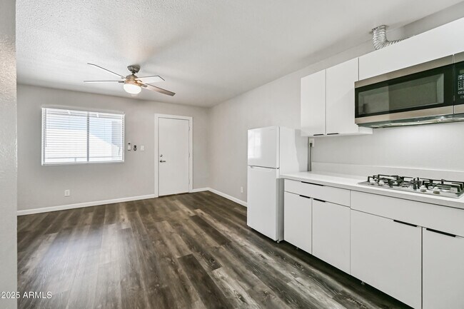 Building Photo - 3025 N 32nd St