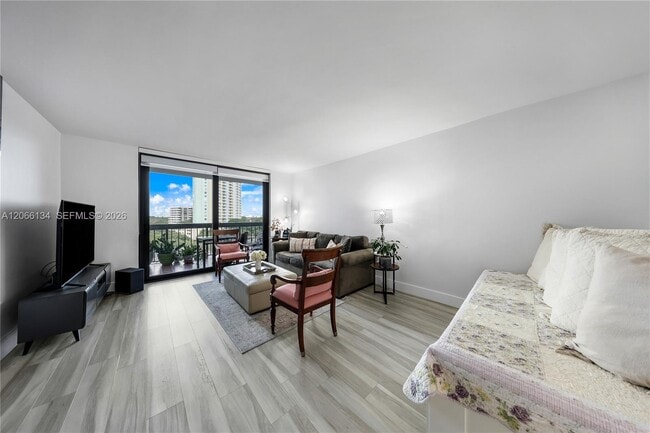 Building Photo - 2333 Brickell Ave