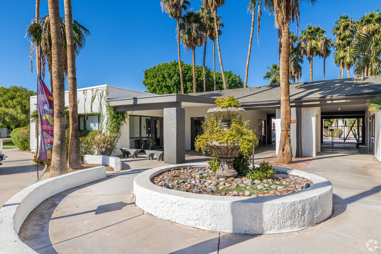 Regency Square Apartments in Yuma, AZ