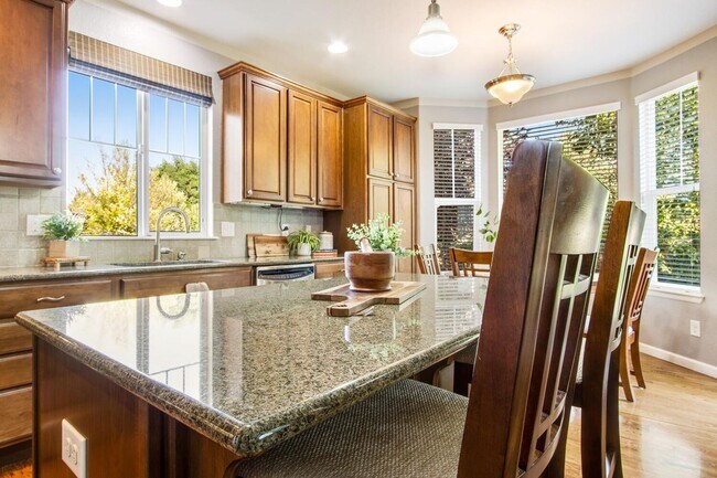 Foto del edificio - Spacious 4 Bed, 3 Bath House in Johnstown!