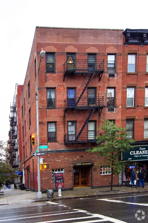 Building Photo - 400 E 88th St