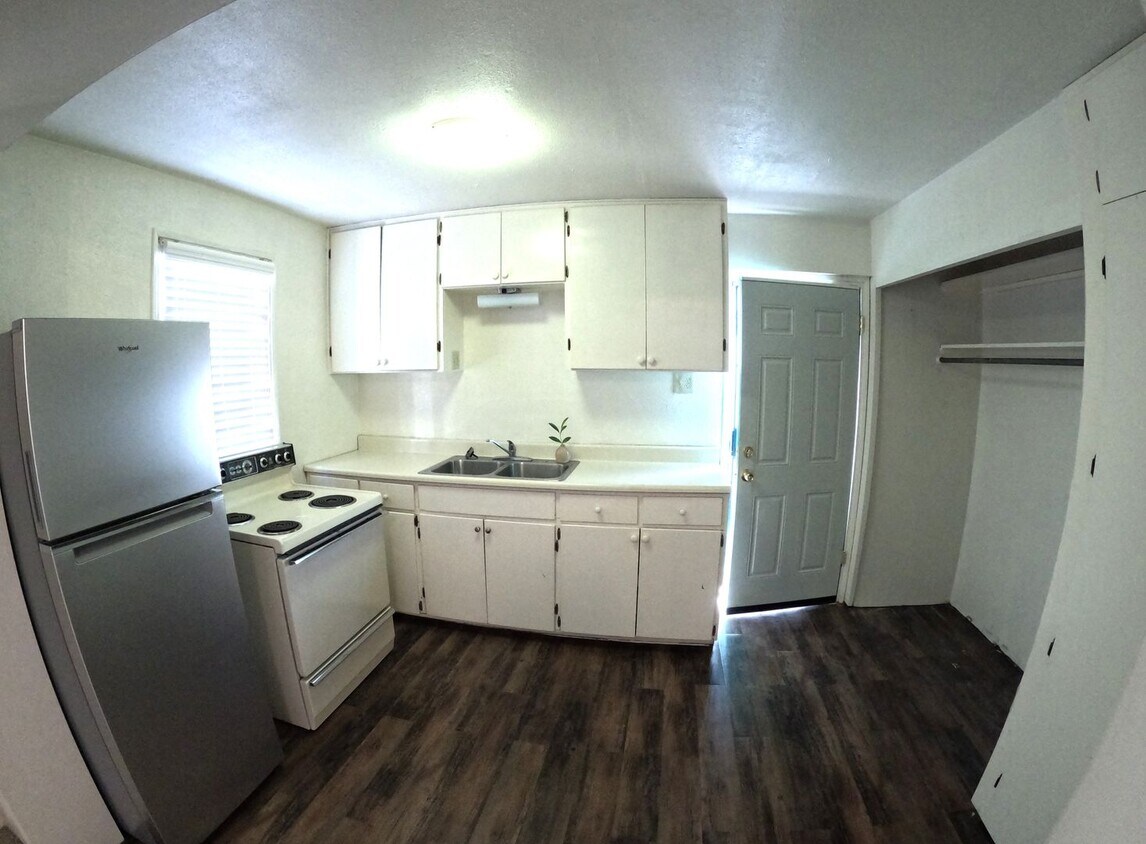 2320 S Solano Dr Unit C, Las Cruces, NM 88001 - Room for Rent in Las Cruces,  NM | Apartments.com