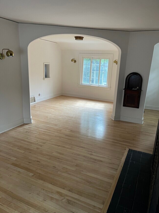 Dining room - view from living room - 1324 Wells St