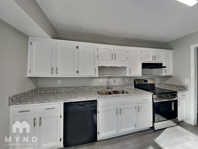 Foto del edificio - 804 Pine Forest Cir