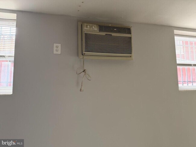 Foto del edificio - 5711 Erdrick St