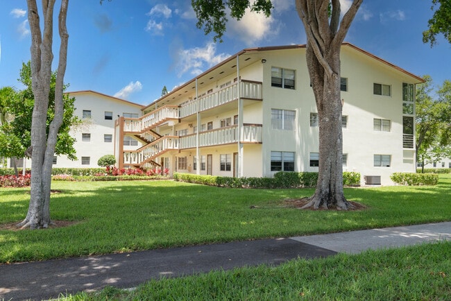 Building Photo - 398 Mansfield I