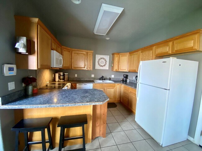 Building Photo - 2 Bedroom 2 Bath