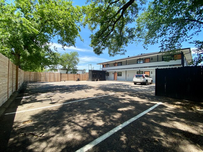 Foto del edificio - 4400 San Jacinto St