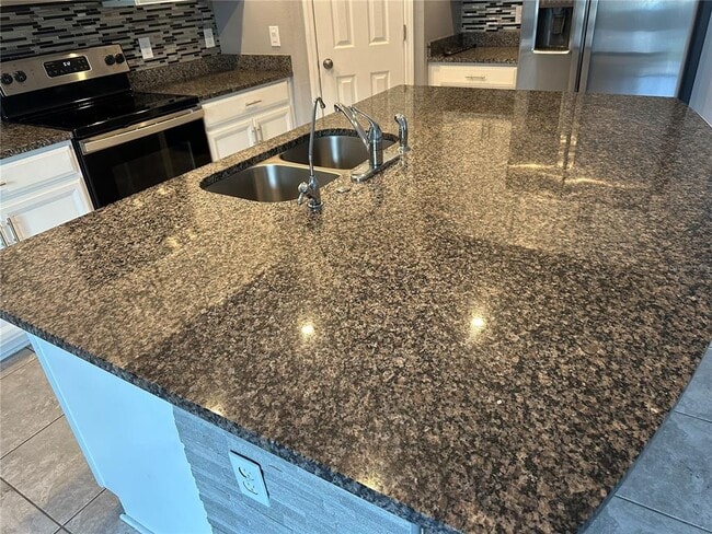 Building Photo - 10834 Wyne Tree Ct