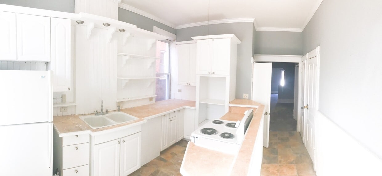 Building Photo - 3 Bed, 2 Full Bath! Renovated and Updated!