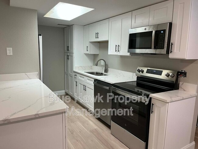 Foto del edificio - 3666 Aristotle Ave