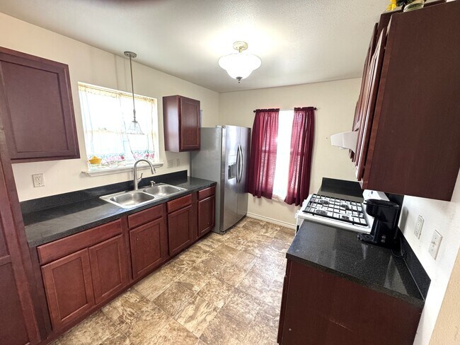 Building Photo - 108 Myra Ln