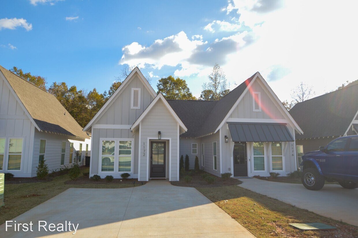 2 br, 2 bath House 1172 Burrow Circle House Rental in Opelika, AL