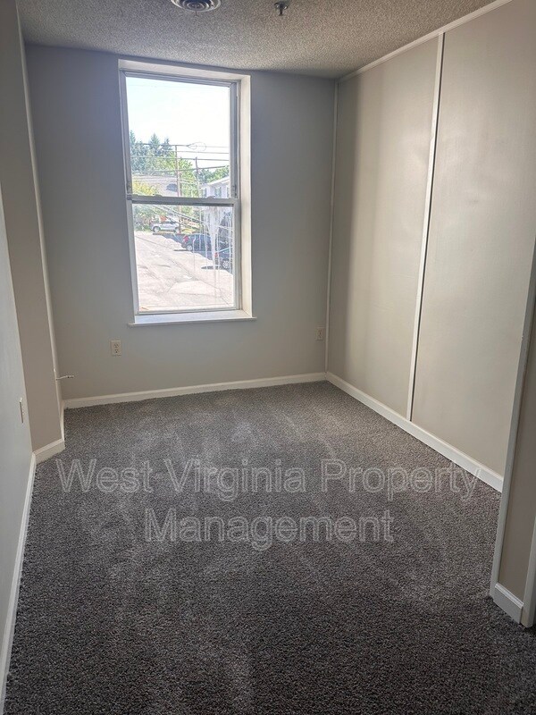 Foto del edificio - 104 N 8th St