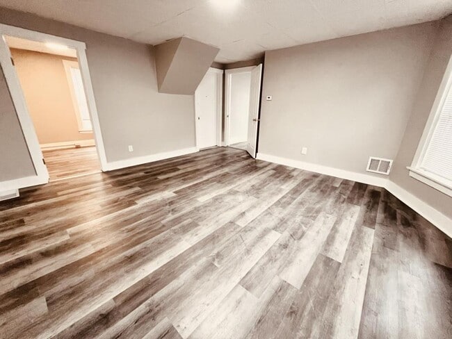 Building Photo - 6 Grove St