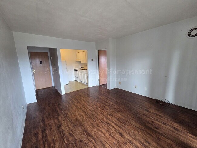 Foto del edificio - 2727 Hampton Ave