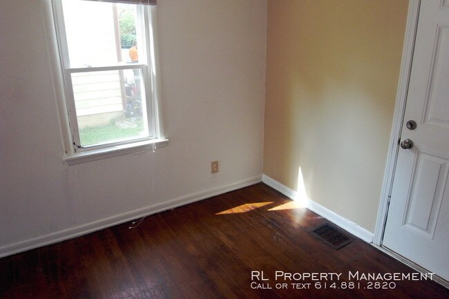 Foto del edificio - Spacious 3 bedroom 1 bathroom duplex