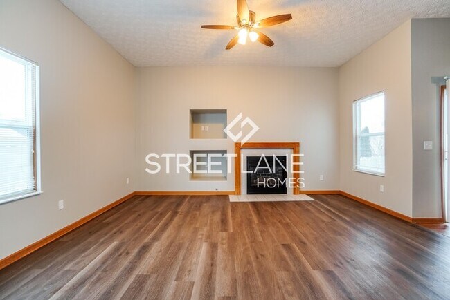 Building Photo - REDUCED!