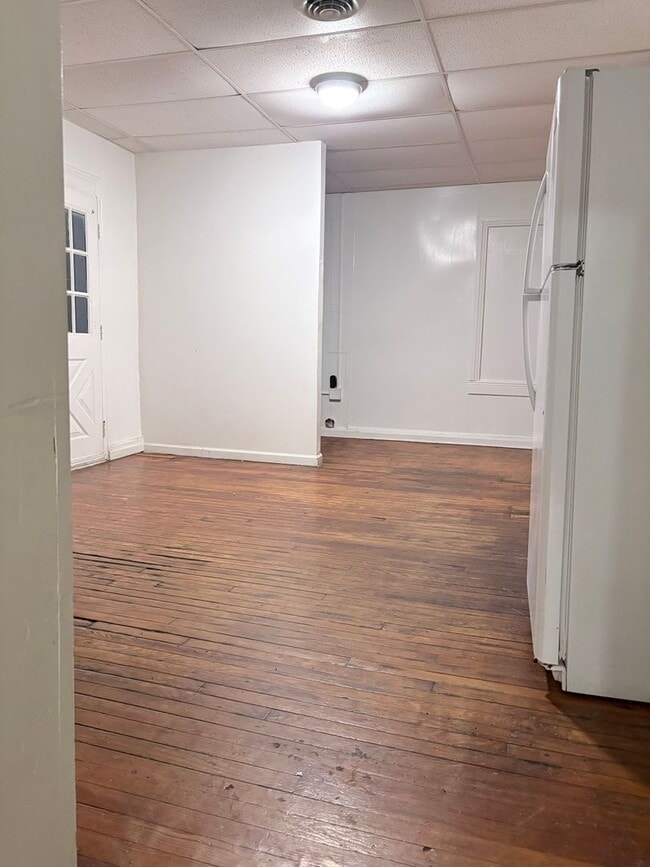 Building Photo - Spacious 3 Bedroom Parking in York City SD