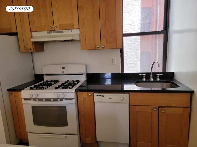 Building Photo - 180-182-182 Borinquen Pl