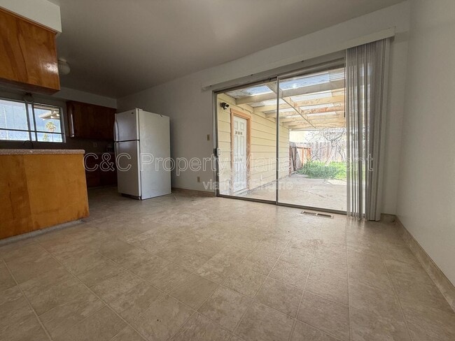 Foto del edificio - 840 Camille Ct