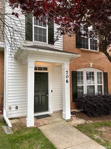 Building Photo - 706 Walnut Woods Dr