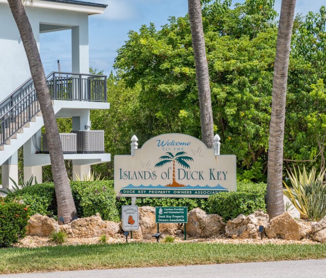 An attractive welcoming sign for the islands of Duck Key.