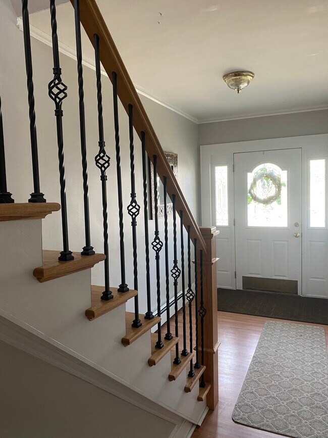 Hall Way Entrance - 572 New Jersey Ave