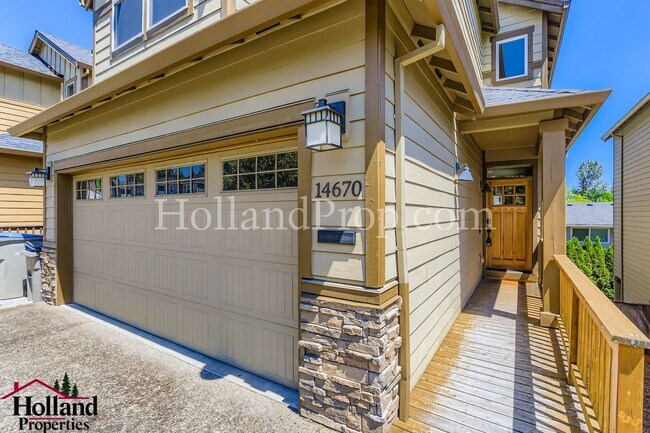 Building Photo - Stylish 3-Bedroom Home with Modern Comfort...