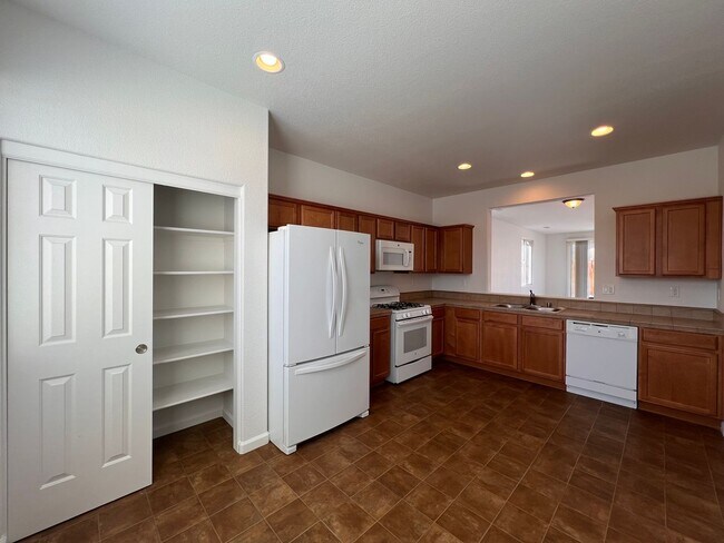 Foto del edificio - Single-level 3 bedroom, 2-bathroom home in Dayton, NV