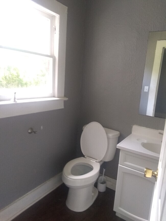 Bathroom - 1004 NE 8th Ave