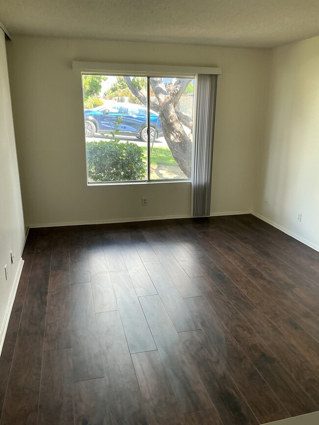 Foto del edificio - 8795 Lomita Dr