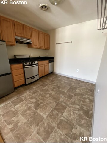 Kitchen - 380 Dorchester St