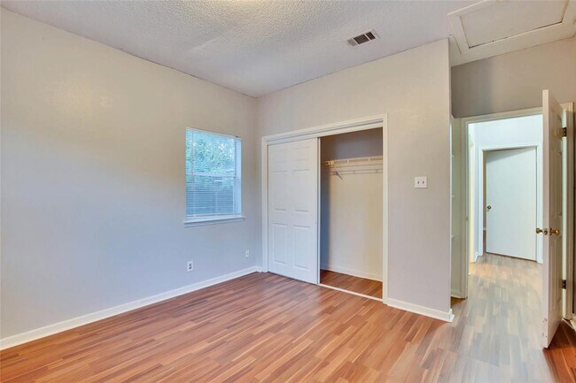 Foto del edificio - 3113 Robinson Ave