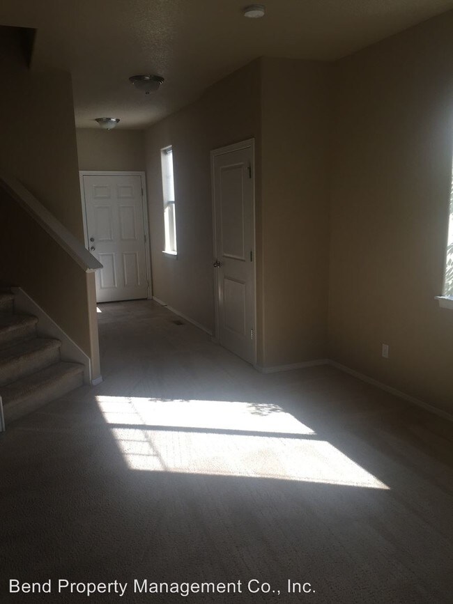 Foto del edificio - 1264 SW Silver Lake Blvd